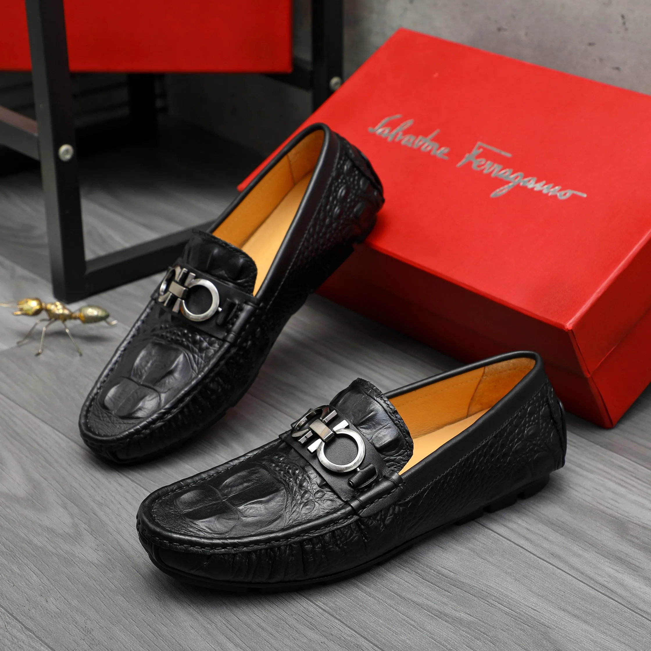 Men's shoes 💰p380 Product trademark: Ferragamo " Ferragamo ] Casual slip-on men's shoes Regular size: 38-45 Product materials: Selected crocodile pattern cowhide upper, pigskin lining, rubber outsole